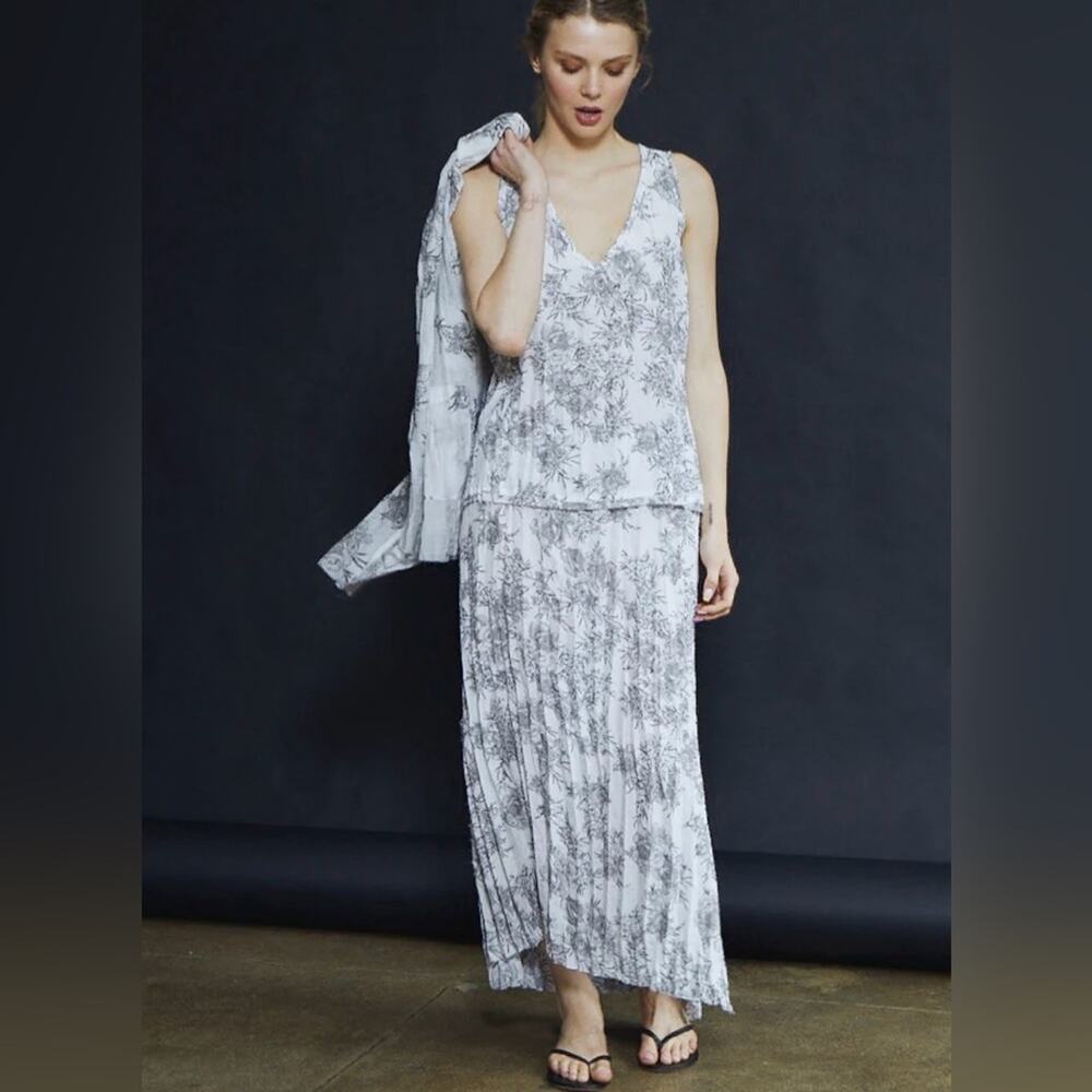 Go By Go Silk Crinkle Cut Tank and Skirt Set Size XS